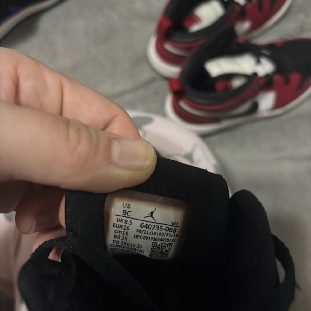 Jordan 1 Mid - Picture 3 of 6
